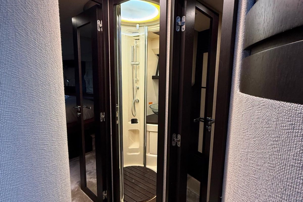 2011 Azimut 43 