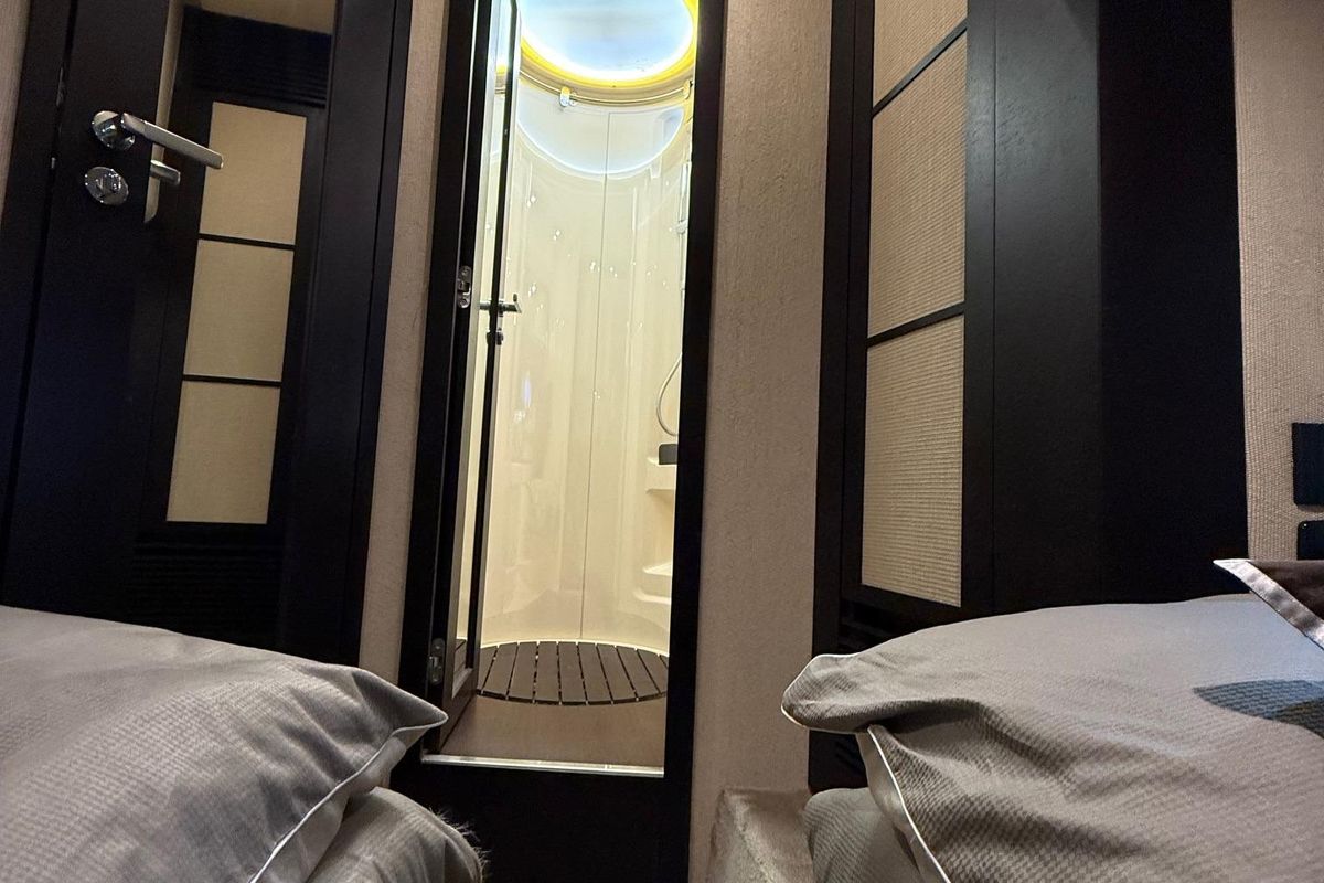 2011 Azimut 43 