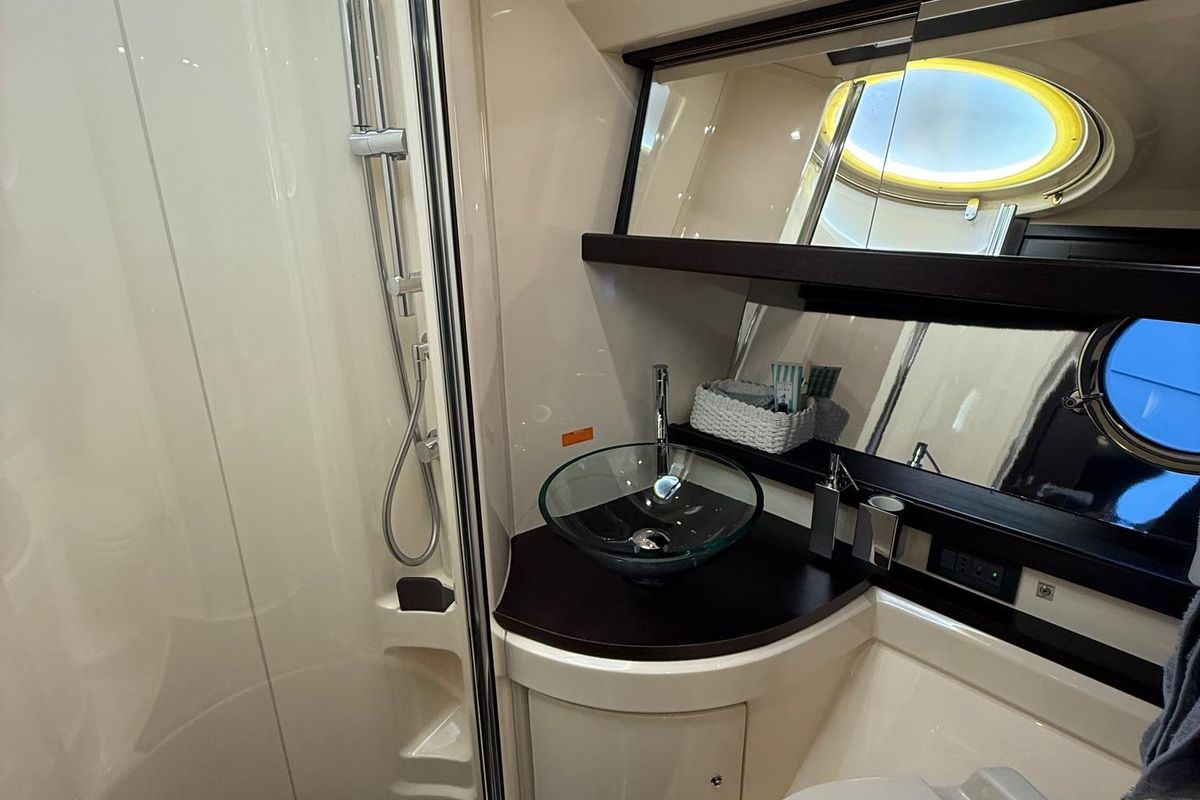 2011 Azimut 43 