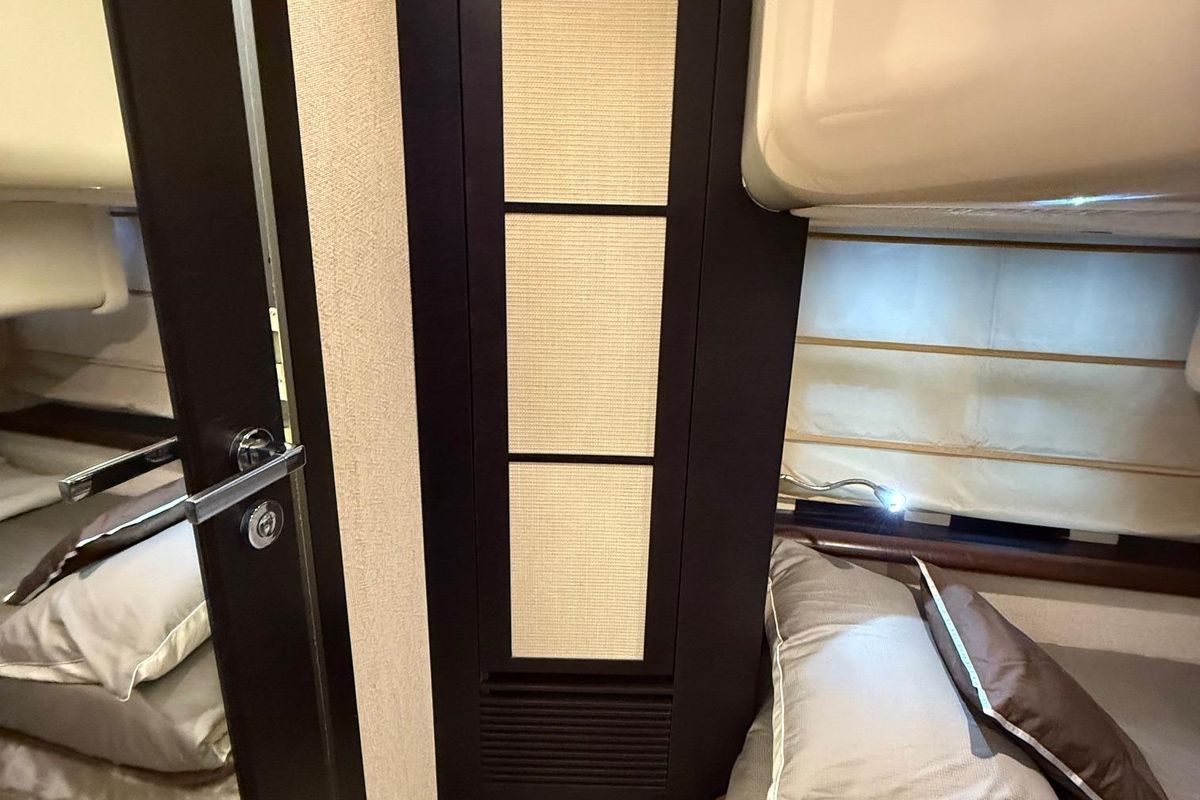 2011 Azimut 43 
