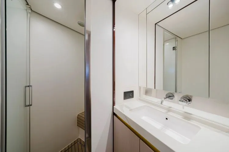 Our Trade Yacht Photos Pics 2023 Azimut 60 Fly - Image 25