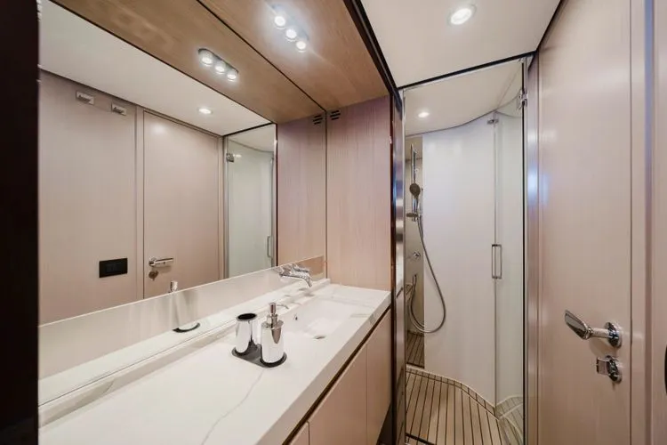 Our Trade Yacht Photos Pics 2023 Azimut 60 Fly - Image 35