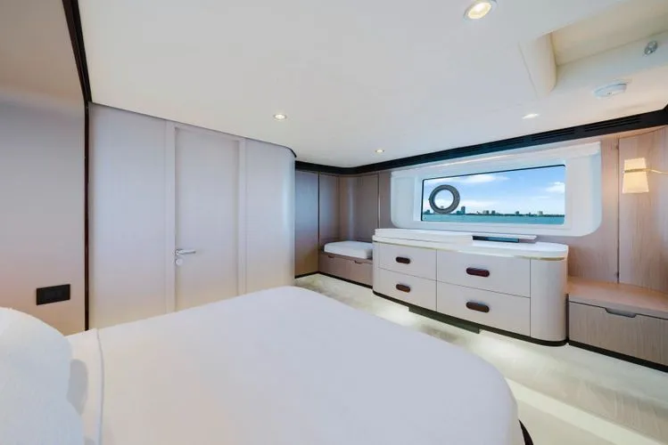 Our Trade Yacht Photos Pics 2023 Azimut 60 Fly - Image 30