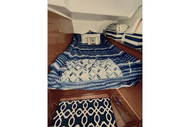 Allure Yacht Photos Pics Cabin/Berth - Port Aft.