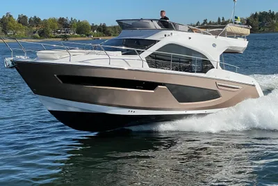 Sessa Marine 42 Fly