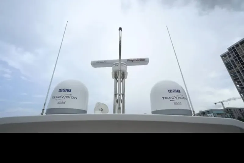 No Name Yacht Photos Pics Azimut 66 yacht 2017 with TracVision HD7 satellite domes and Raymarine radar.