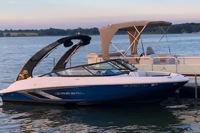 Regal 2000 ESX Bowrider