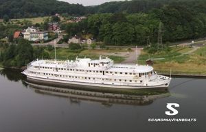 Custom Hotel ship