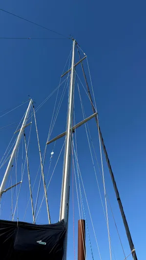  Yacht Photos Pics Mast of a 2004 Catalina 470 sailboat against a clear blue sky.