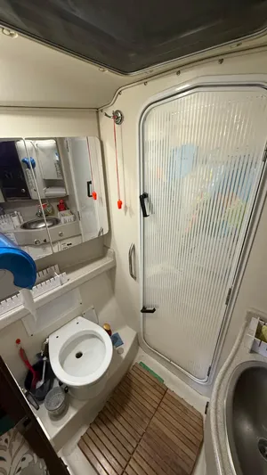  Yacht Photos Pics 2004 Catalina 470 yacht bathroom with shower, sink, and mirror.