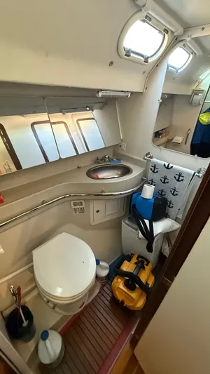  Yacht Photos Pics Catalina 470 yacht bathroom, 2004 model, featuring toilet, sink, and nautical-themed decor.