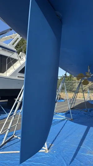  Yacht Photos Pics Catalina 470 sailboat keel and propeller, 2004 model, on stands for maintenance.