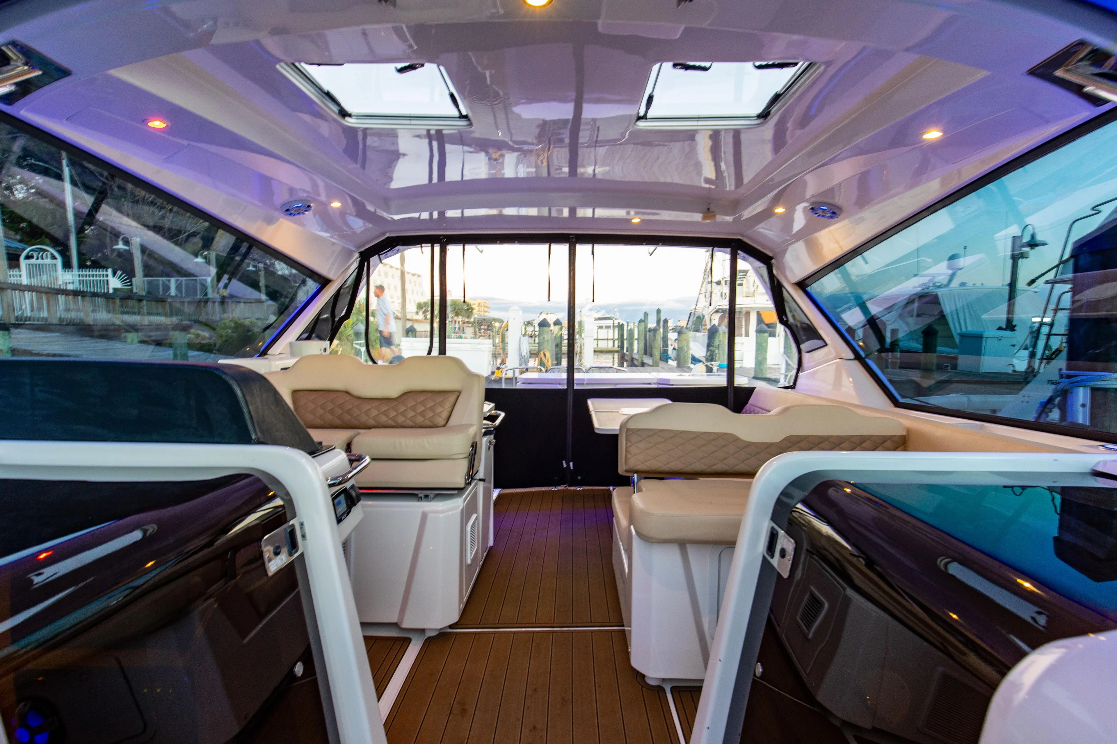 2018 36 Aquila 36 Power Cat Katz Azz Salon