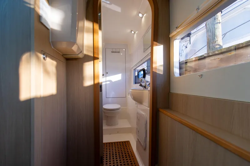 Katz Azz Yacht Photos Pics 2018 36 Aquila 36 Power Cat Katz Azz Port Head