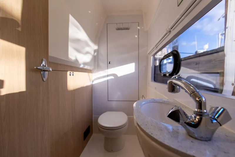 Katz Azz Yacht Photos Pics 2018 36 Aquila 36 Power Cat Katz Azz Port Head