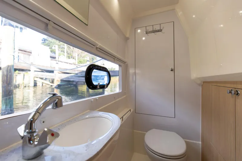 Katz Azz Yacht Photos Pics 2018 36 Aquila 36 Power Cat Katz Azz Starboard Head