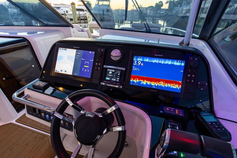 Katz Azz Yacht Photos Pics 2018 36 Aquila 36 Power Cat Katz Azz Helm