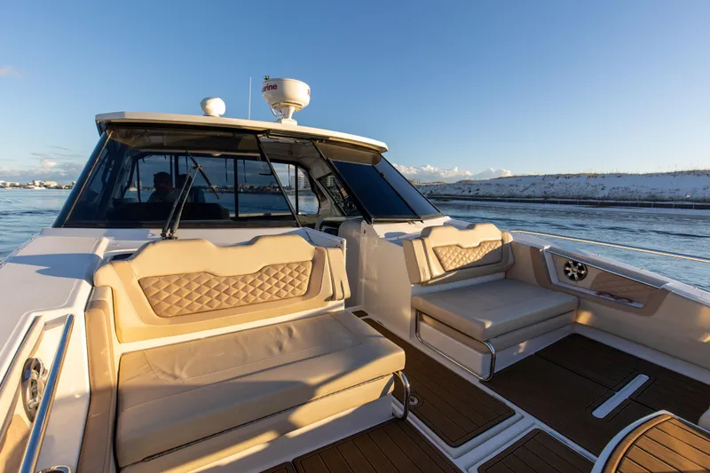 Katz Azz Yacht Photos Pics 2018 36 Aquila 36 Power Cat Katz Azz Bow Seating