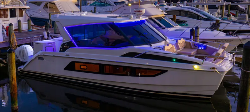 Katz Azz Yacht Photos Pics 2018 36 Aquila 36 Power Cat Katz Azz Exterior