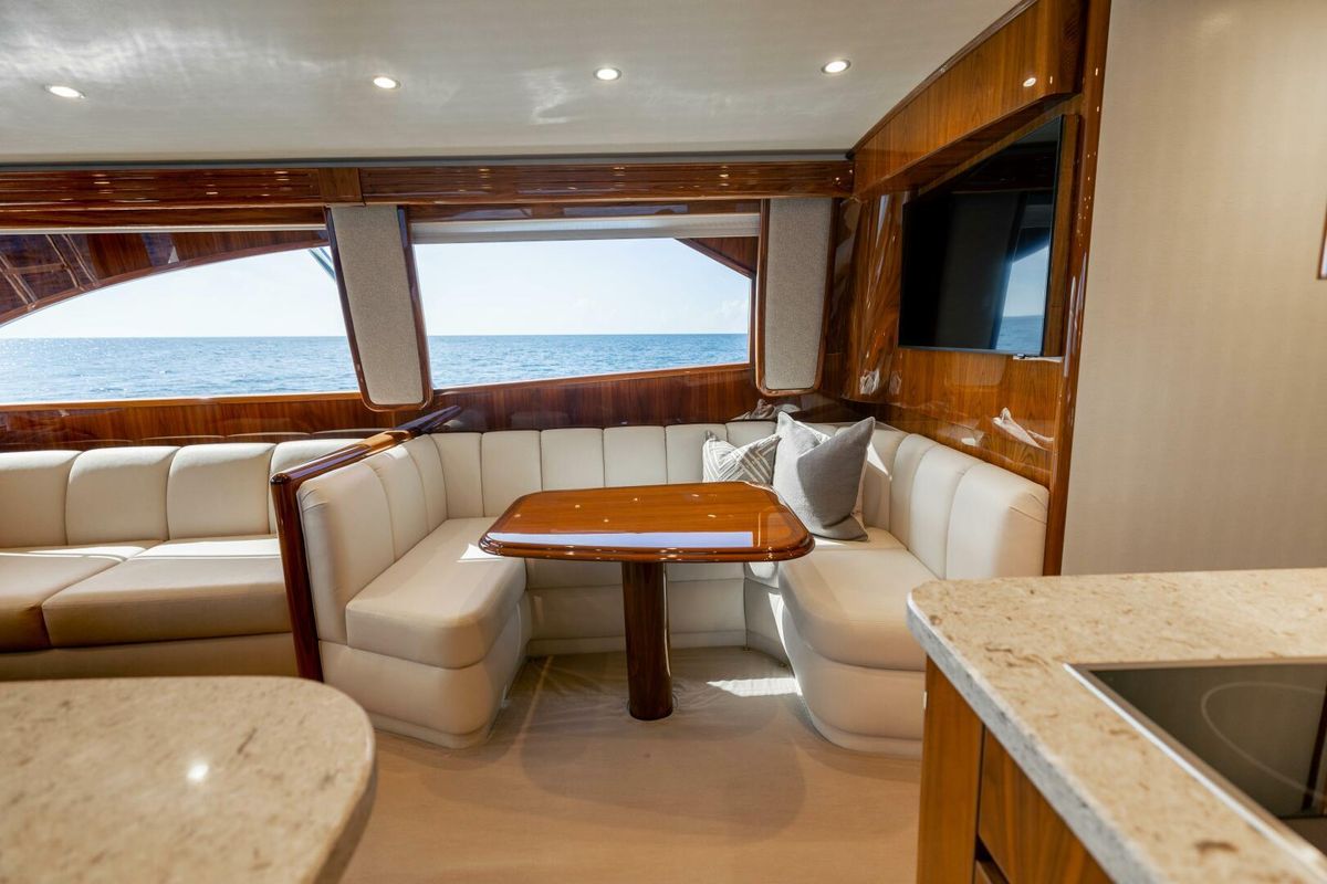 2018 Viking 62 