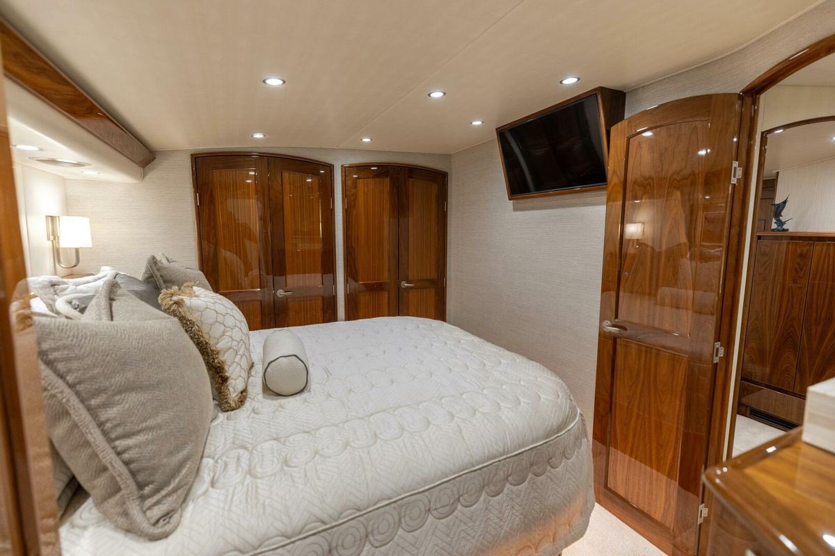 2018 Viking 62 
