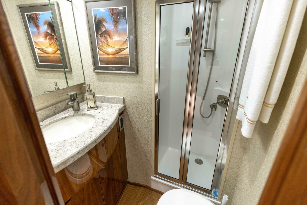2018 Viking 62 