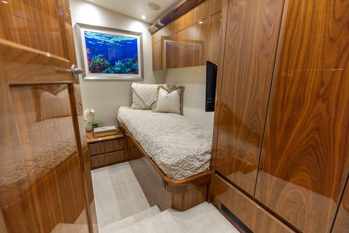 2018 Viking 62 