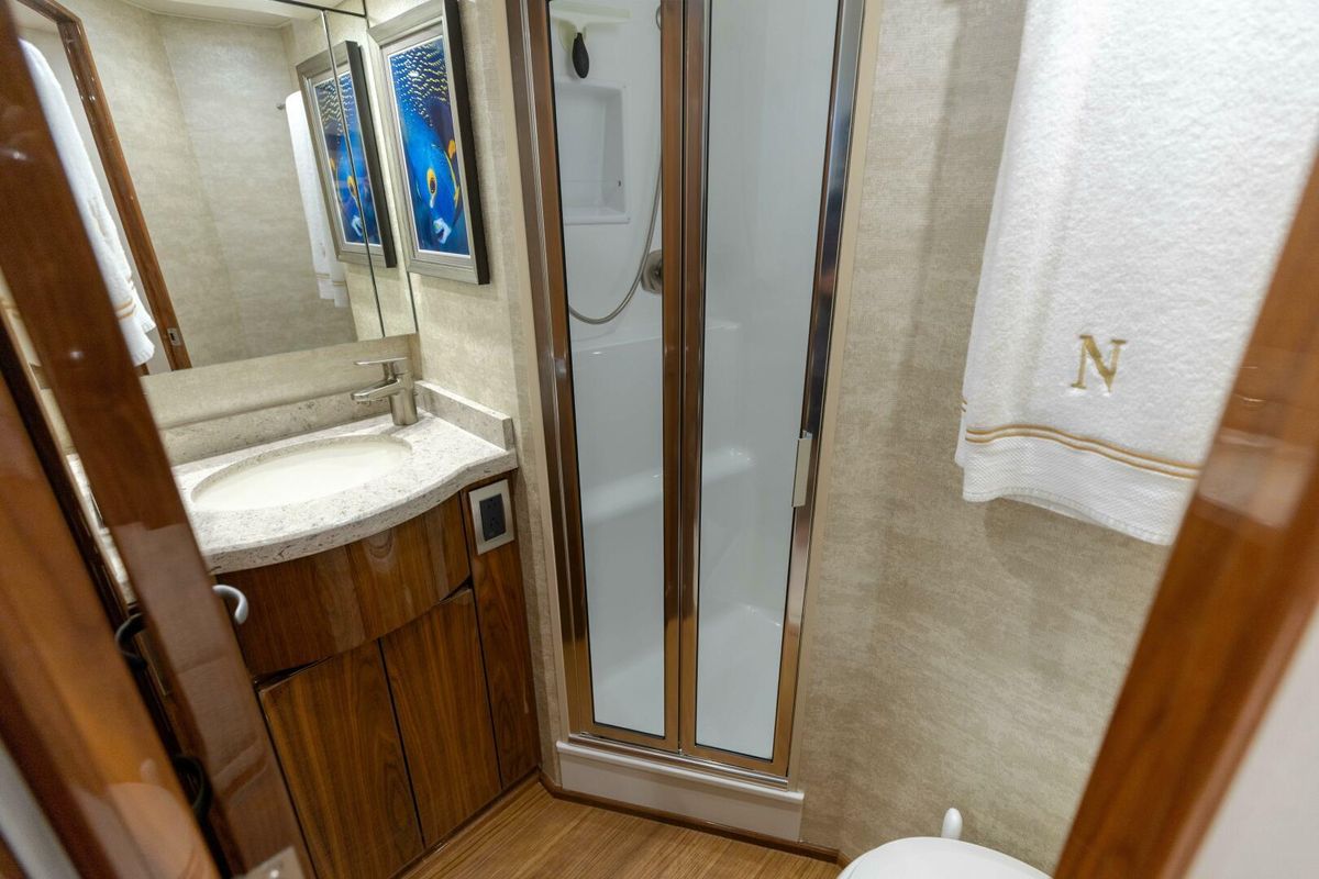 2018 Viking 62 