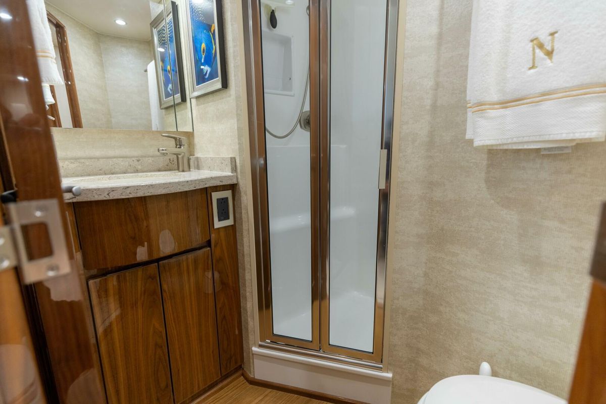 2018 Viking 62 