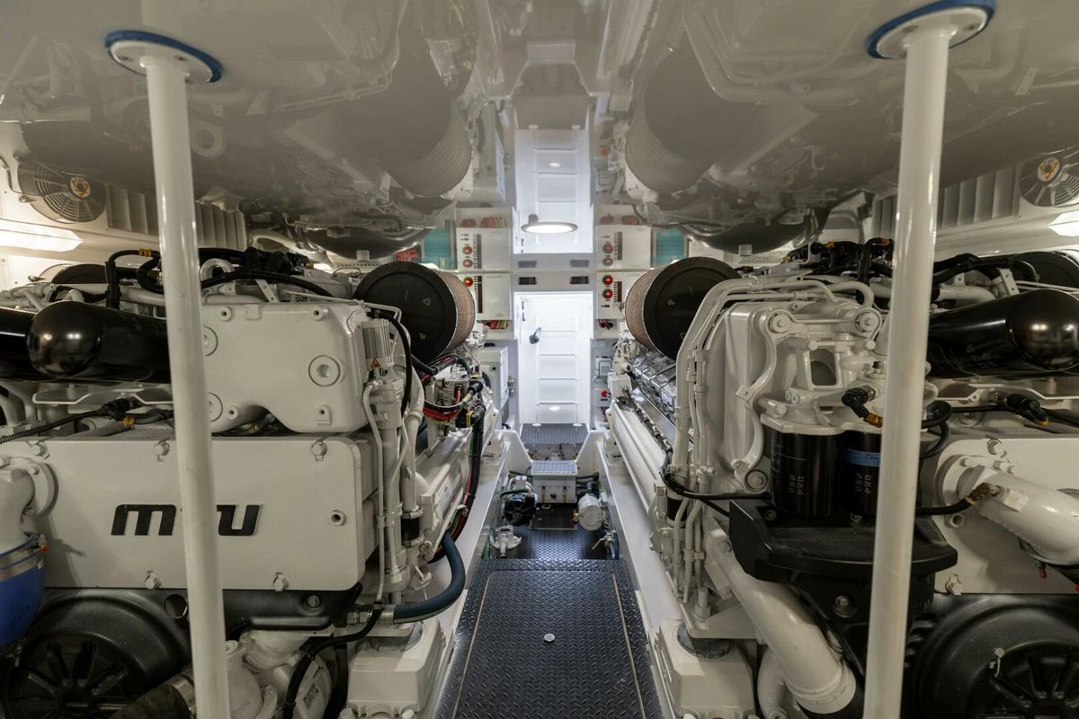2018 Viking 62 