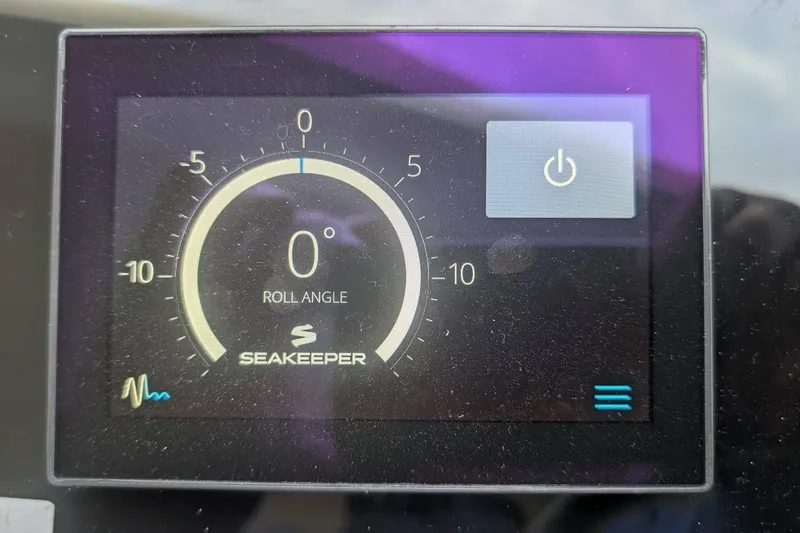  Yacht Photos Pics Display screen showing Seakeeper roll angle at 0 degrees on Prestige 590, 2022 model.