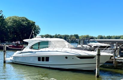 2015 45' Cruisers Yachts-45 Cantius SPRING LAKE, MI, US