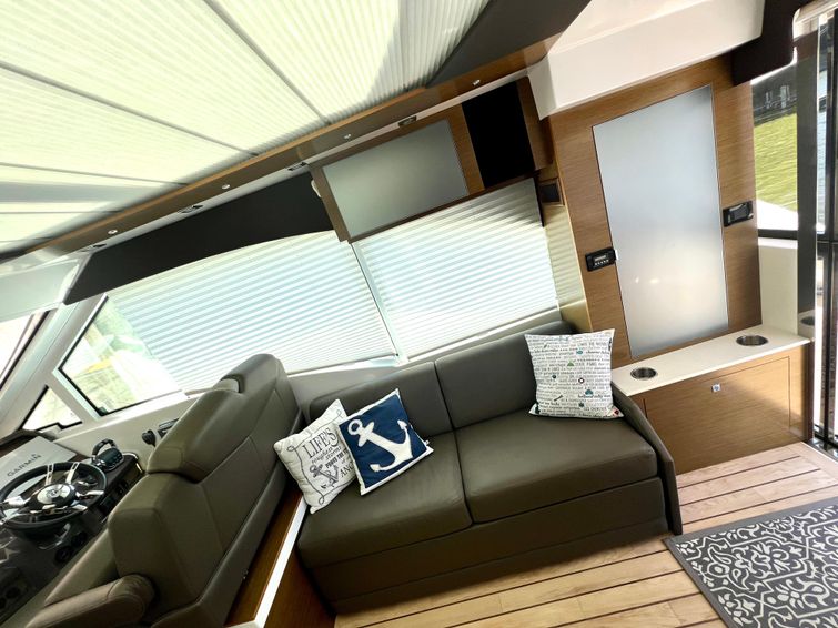 2015-45-cruisers-yachts-45-cantius