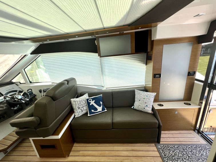 2015-45-cruisers-yachts-45-cantius