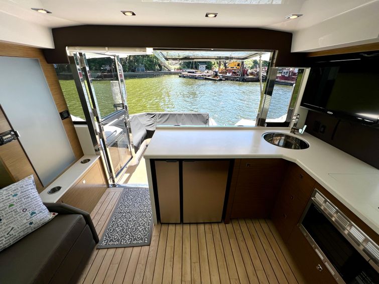 2015-45-cruisers-yachts-45-cantius