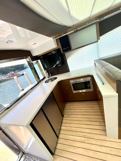 2015-45-cruisers-yachts-45-cantius