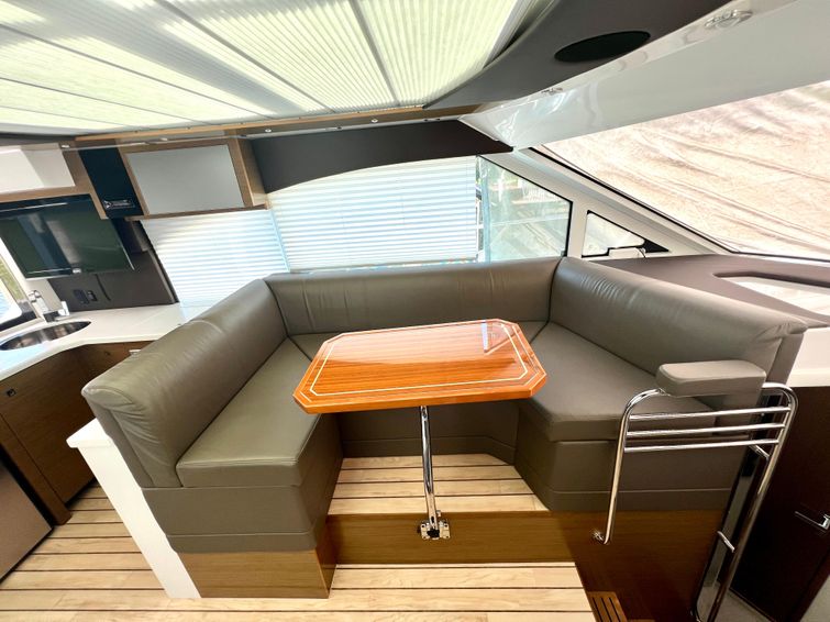 2015-45-cruisers-yachts-45-cantius