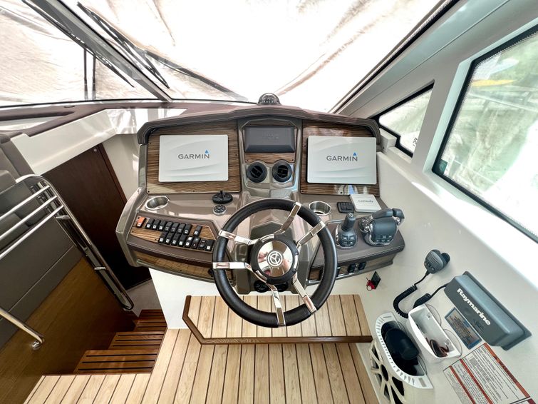 2015-45-cruisers-yachts-45-cantius