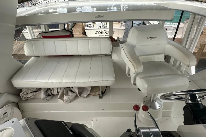  Yacht Photos Pics 1998 Carver 445 Aft Cabin Motor Yacht helm with white seating and controls.