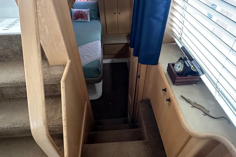  Yacht Photos Pics Interior of 1998 Carver 445 Aft Cabin Motor Yacht with stairs and decor.