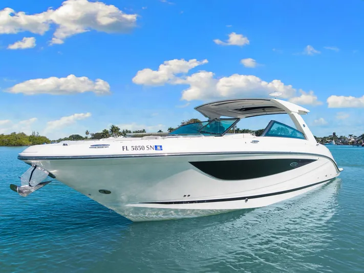  Yacht Photos Pics 2020 Sea Ray 400 SLX Outboard boat on clear blue water under a sunny sky.