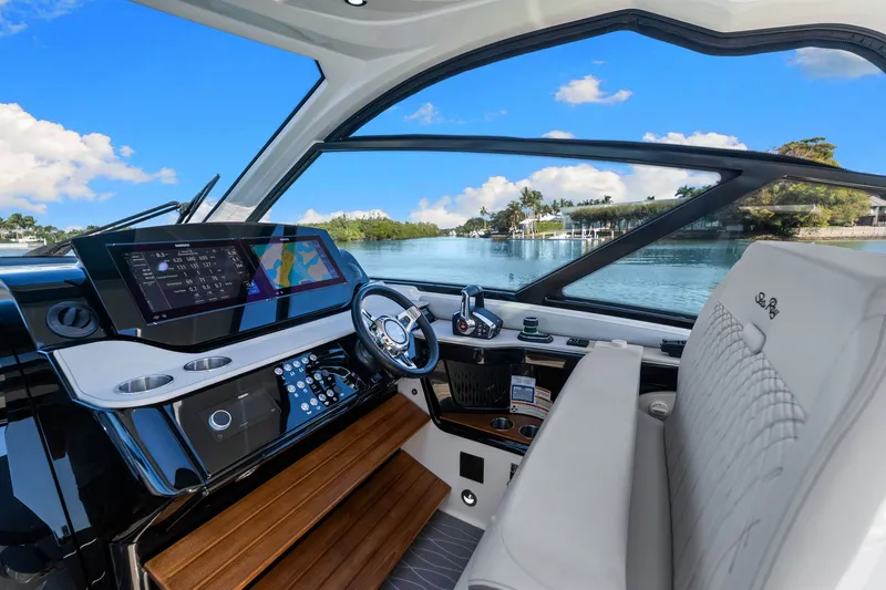  Yacht Photos Pics 2020 Sea Ray 400 SLX Outboard helm with modern controls and scenic water view.