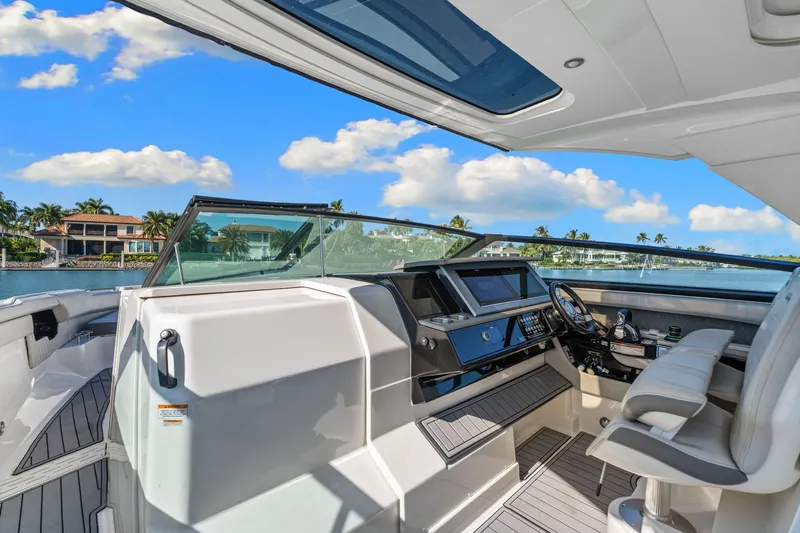 Yacht Photos Pics Interior view of 2020 Sea Ray 400 SLX Outboard yacht.