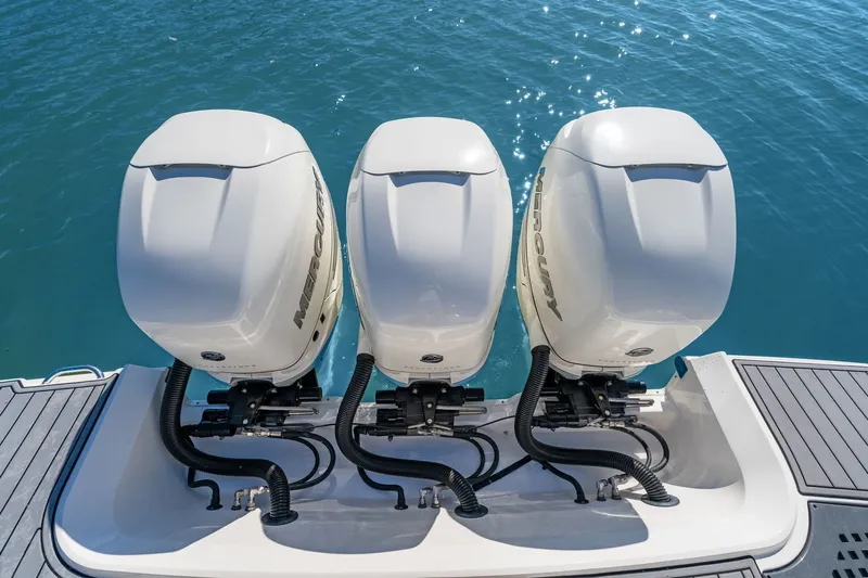  Yacht Photos Pics Three Mercury outboard engines on a Sea Ray 400 SLX boat.