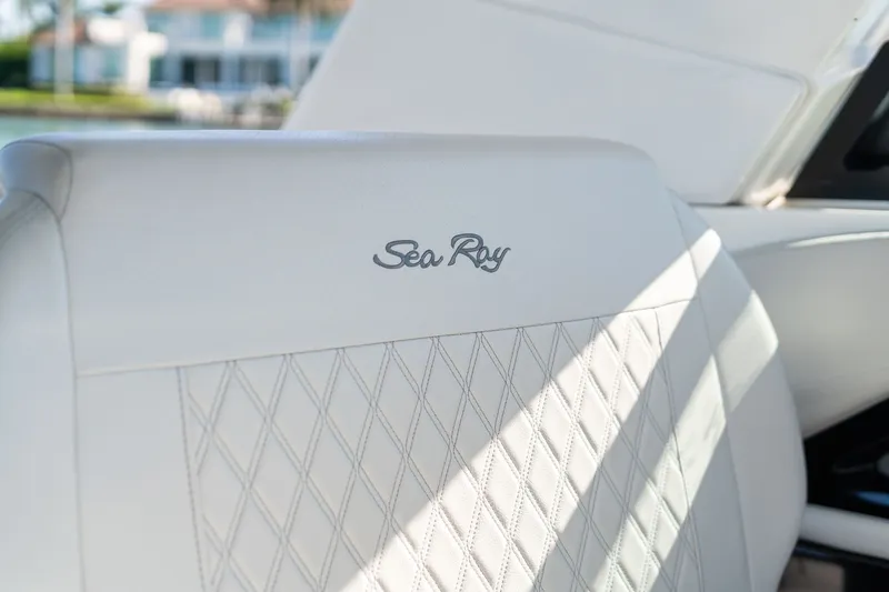  Yacht Photos Pics Close-up of Sea Ray 400 SLX Outboard seat, 2020 model.