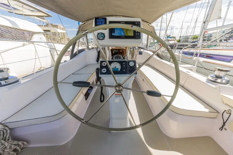 Nina Mia Yacht Photos Pics 2018 Catalina 385 yacht cockpit with steering wheel and navigation instruments.