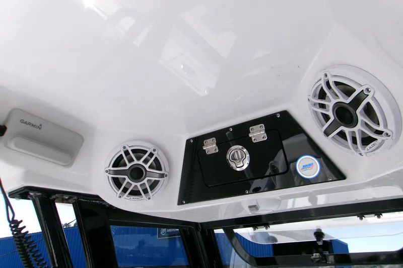  Yacht Photos Pics 2026 Sportsman Masters 267OE Bay Boat console with speakers and Garmin device.