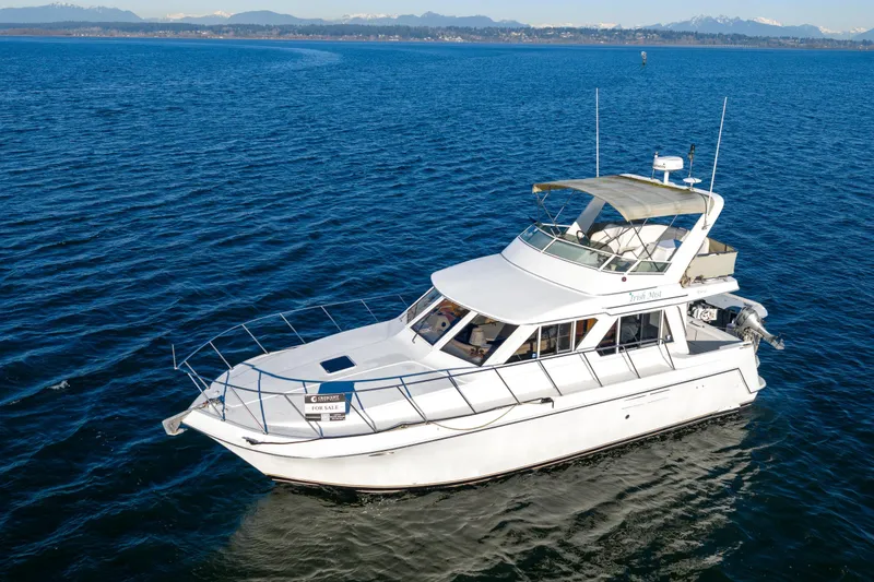  Yacht Photos Pics 2003 Navigator 3900 yacht on open water, available for sale.