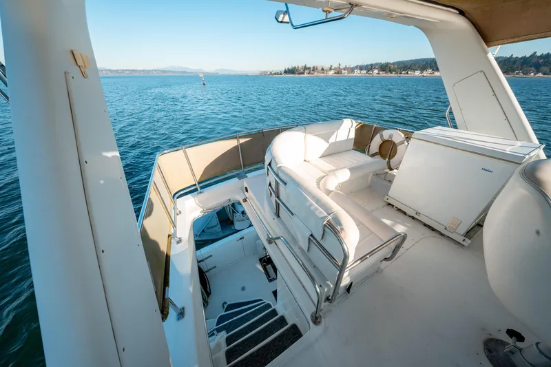  Yacht Photos Pics 2003 Navigator 3900 yacht deck with seating, overlooking serene blue waters.