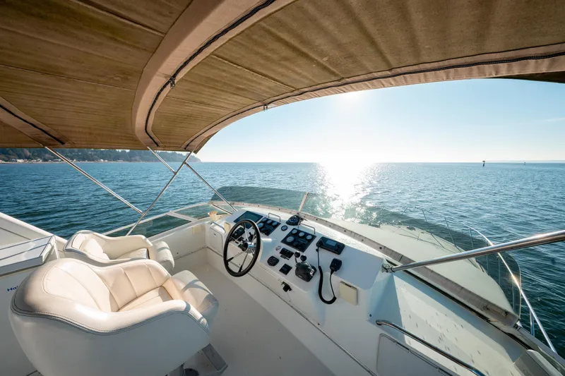  Yacht Photos Pics 2003 Navigator 3900 yacht helm with ocean view and sunlit horizon.